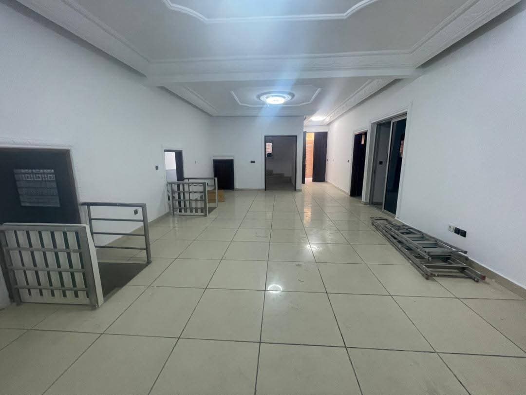 D’une villa duplex de 5 pièces à Cocody Riviera Synacacci 2