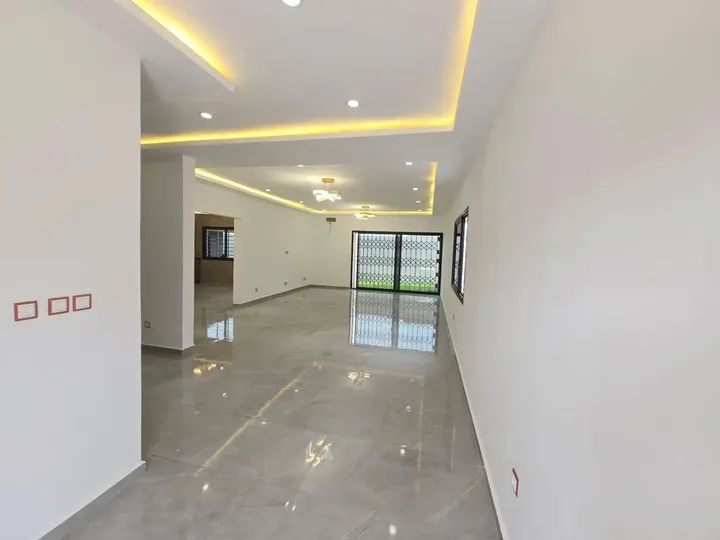 ✨ À LOUER – VILLA DUPLEX 6 PIÈCES À BINGERVILLE COCODY – CITÉ DE LA CELLE (ABIDJAN) ✨