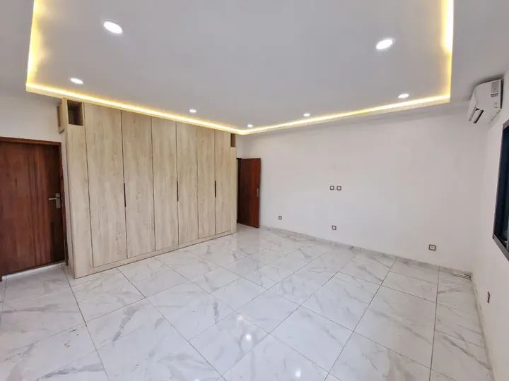 ✨ À LOUER – VILLA DUPLEX 6 PIÈCES À BINGERVILLE COCODY – CITÉ DE LA CELLE (ABIDJAN) ✨