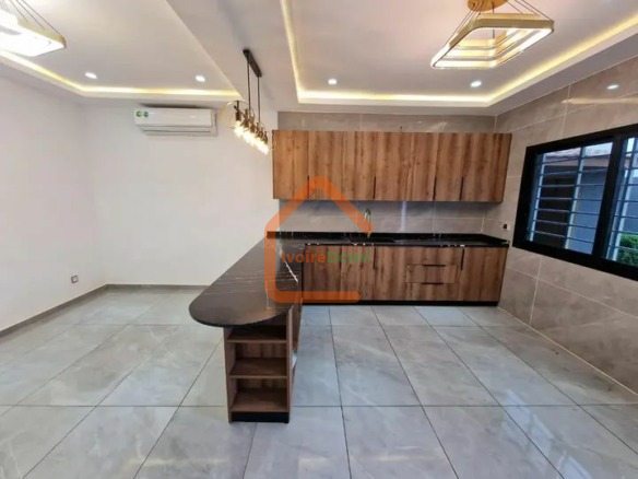 ✨ À LOUER – VILLA DUPLEX 6 PIÈCES À BINGERVILLE COCODY – CITÉ DE LA CELLE (ABIDJAN) ✨