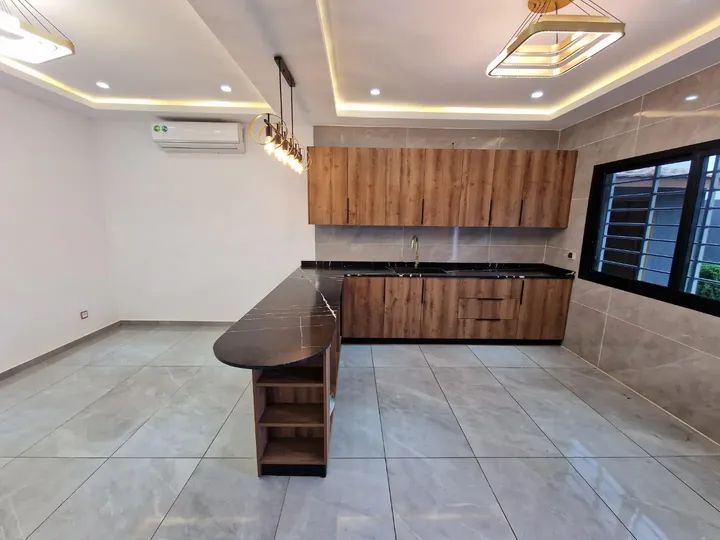 ✨ À LOUER – VILLA DUPLEX 6 PIÈCES À BINGERVILLE COCODY – CITÉ DE LA CELLE (ABIDJAN) ✨