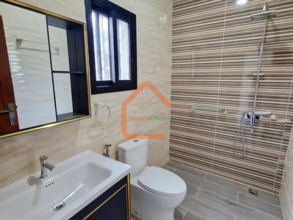 ✨ À LOUER – VILLA DUPLEX 6 PIÈCES À BINGERVILLE COCODY – CITÉ DE LA CELLE (ABIDJAN) ✨