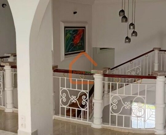 🔥 À LOUER – VILLA DUPLEX 12 PIÈCES DE HAUT STANDING À COCODY RIVIERA 2 – IDÉALE BUREAUX 🔥