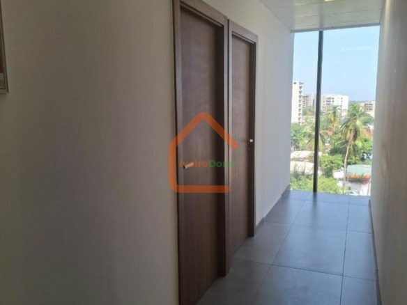 Bureau à louer marcory zone 4 avec une superficie de 330m²