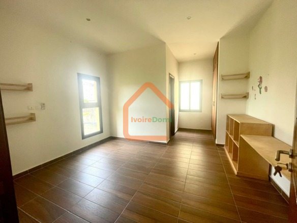 A LOUER UNE BELLE VILLA DUPLEX 7 PIECES A LA RIVIERA ABATTA