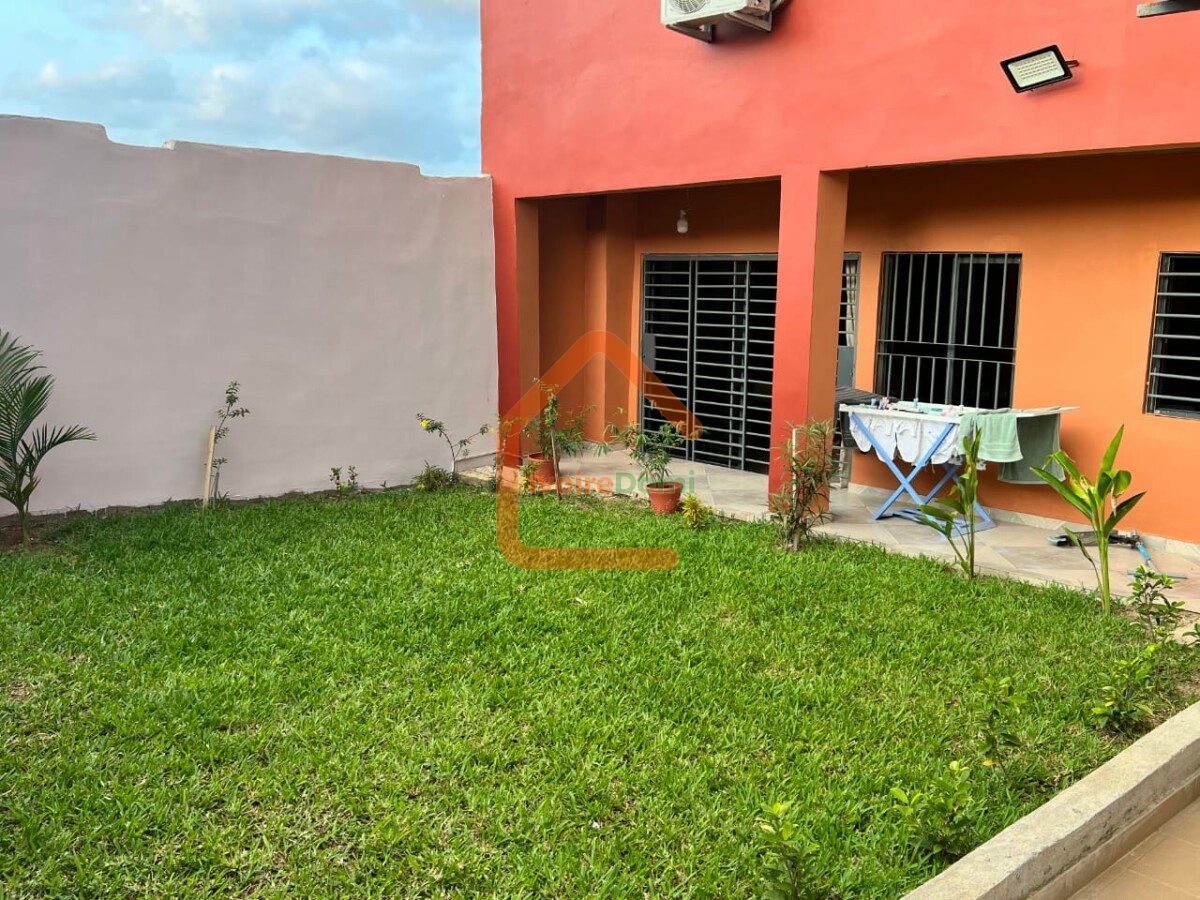 1 VILLA DUPLEX 5 PIECES SUR 300M2 A L’ENTREE BINGERVILLE