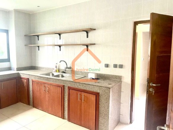 A LOUER UNE BELLE VILLA DUPLEX 7 PIECES A LA RIVIERA ABATTA