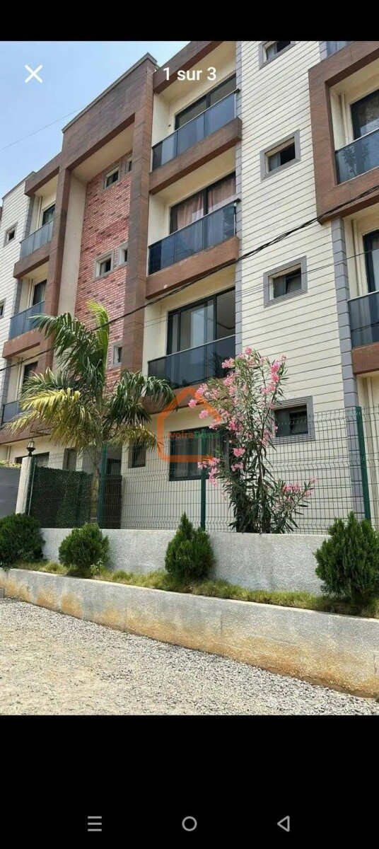 3 IMMEUBLES R+3 DE 8 APPARTS CHACUN A LA RIVIERA FAYA SYNATRESOR