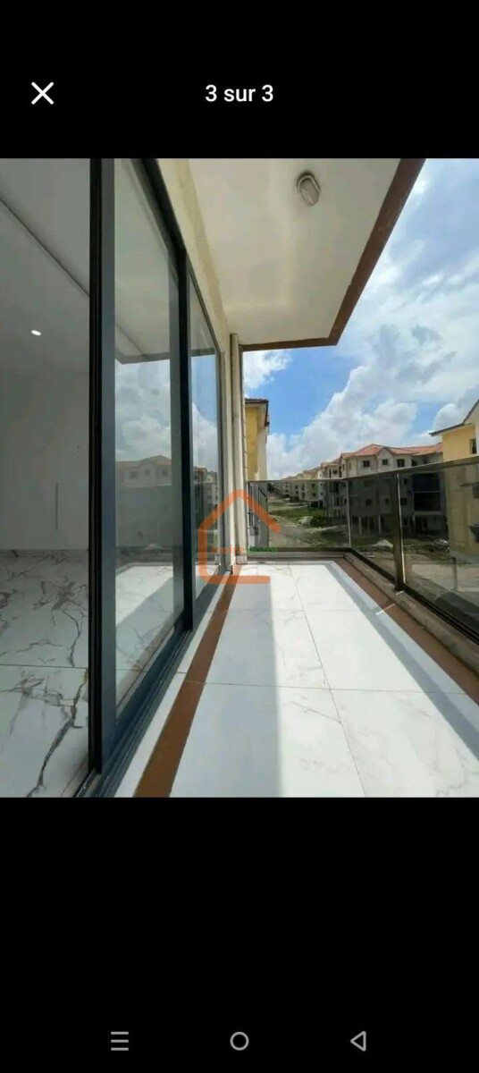 3 IMMEUBLES R+3 DE 8 APPARTS CHACUN A LA RIVIERA FAYA SYNATRESOR