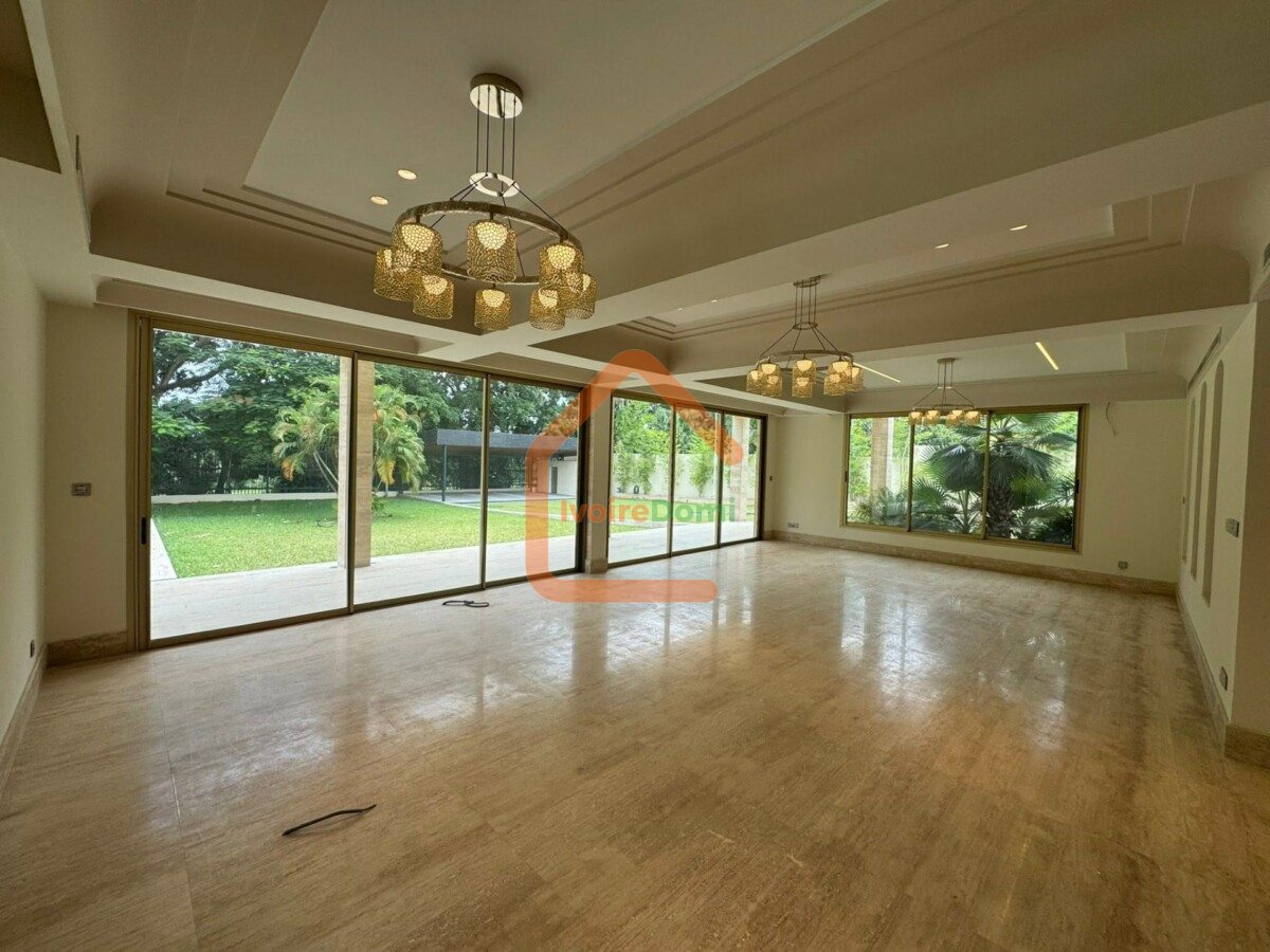 UNE MAGNIFIQUE DEMEURE DE 13 PIECES SUR 3008M2 A LA RIVIERA GOLF
