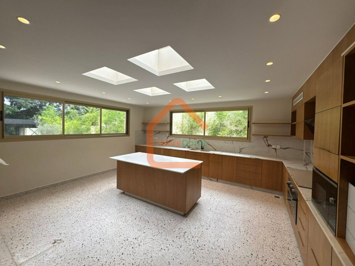 UNE MAGNIFIQUE DEMEURE DE 13 PIECES SUR 3008M2 A LA RIVIERA GOLF