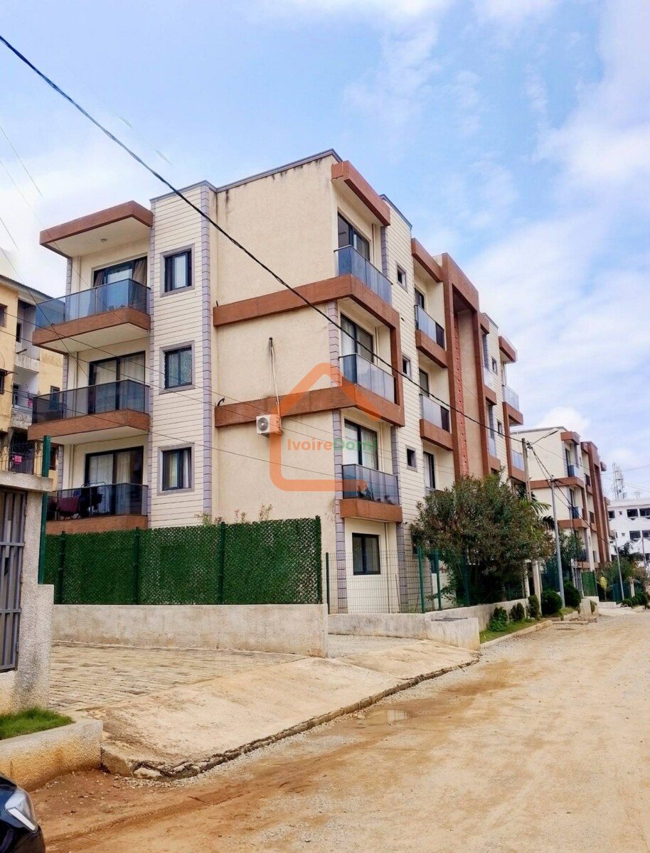 3 IMMEUBLES R+3 DE 8 APPARTS CHACUN A LA RIVIERA FAYA SYNATRESOR