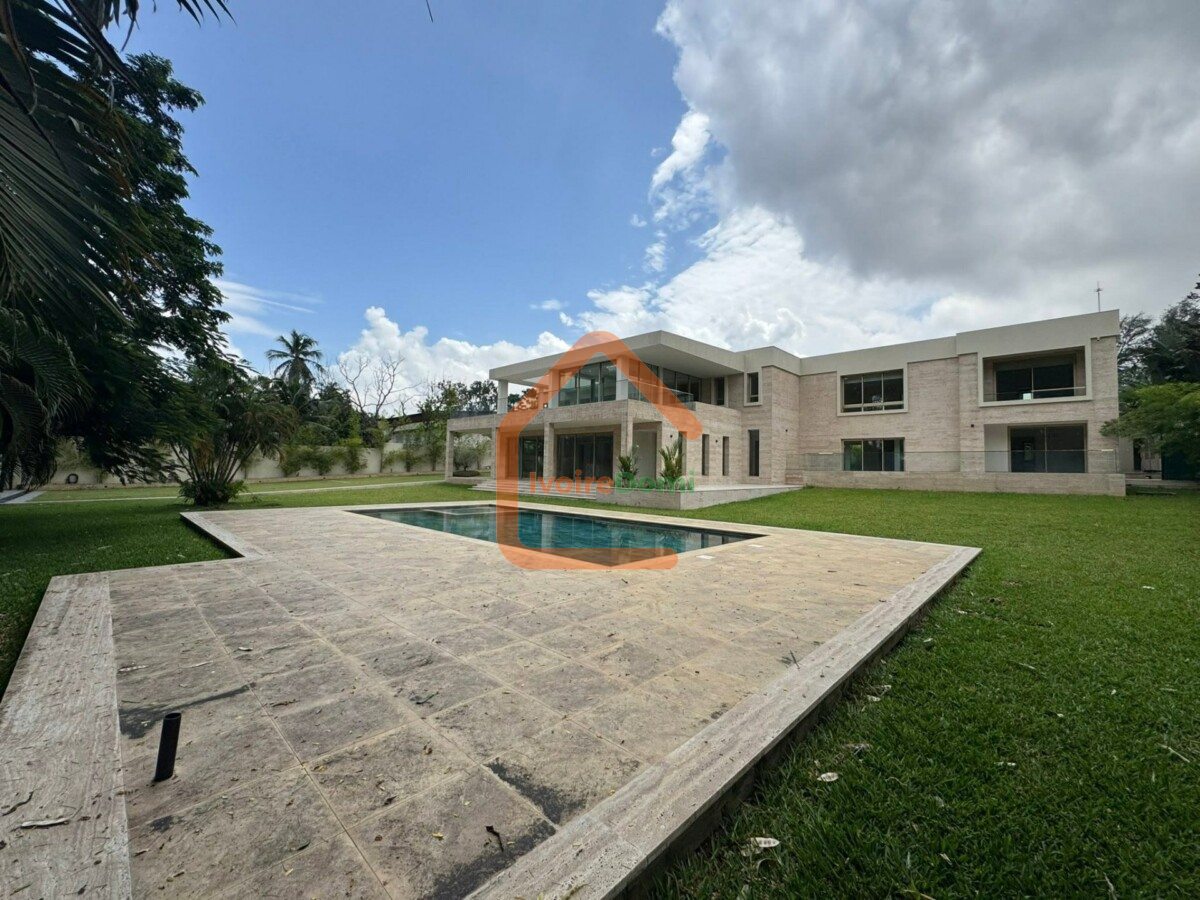 A LOUER UNE MAGNIFIQUE DEMEURE DE 13 PIECES SUR 3008M2 A LA RIVIERA GOLF