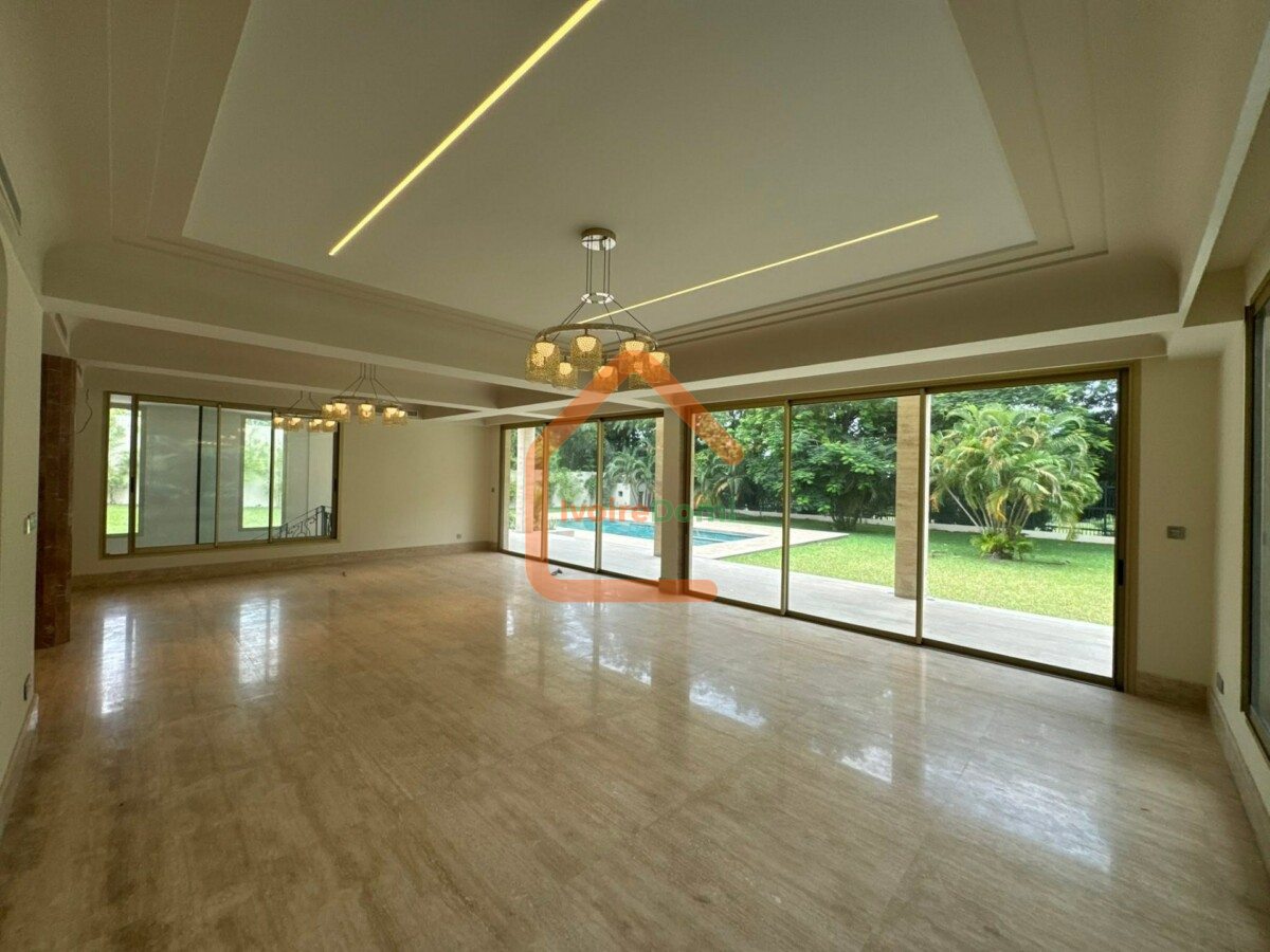 UNE MAGNIFIQUE DEMEURE DE 13 PIECES SUR 3008M2 A LA RIVIERA GOLF