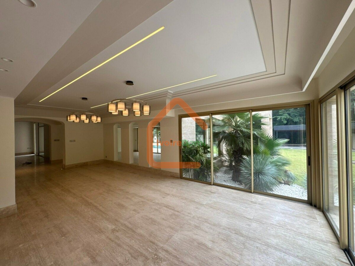 UNE MAGNIFIQUE DEMEURE DE 13 PIECES SUR 3008M2 A LA RIVIERA GOLF