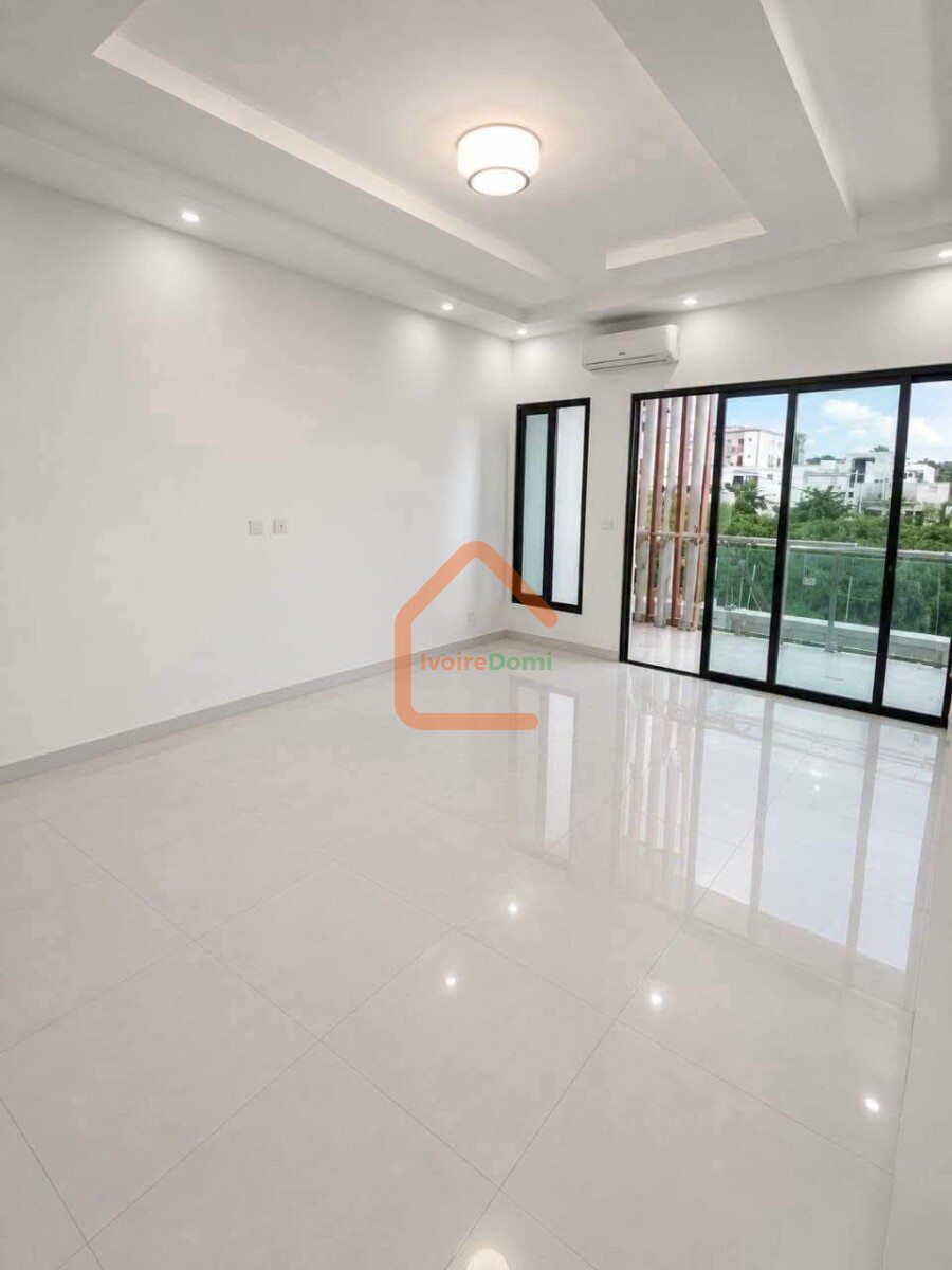 UNE VILLA F6 SUR 345M2 A BINGERVILLE ANAN RESIDENTIELLE AVEC VUE LAGUNAIRE