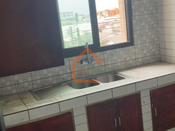 À louer Appartement de 3 pièces Angre 8 Eme tranche cité BCEAO au 2 eme étage
