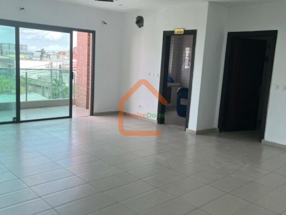 À louer Appartement de 3 pièces Angre 8 Eme tranche cité BCEAO au 2 eme étage
