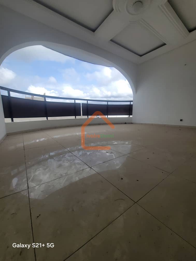 🏡 RIVIERA 4 – VILLA DUPLEX T12 DE HAUT STANDING À LOUER