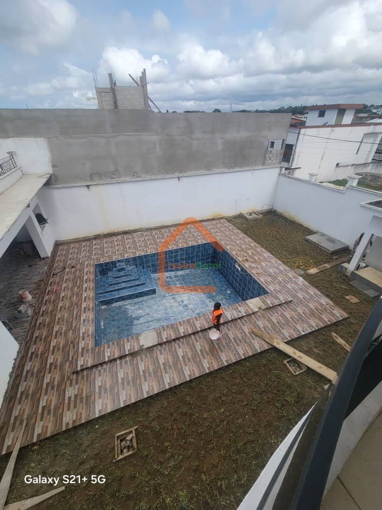🏡 RIVIERA 4 – VILLA DUPLEX T12 DE HAUT STANDING À LOUER