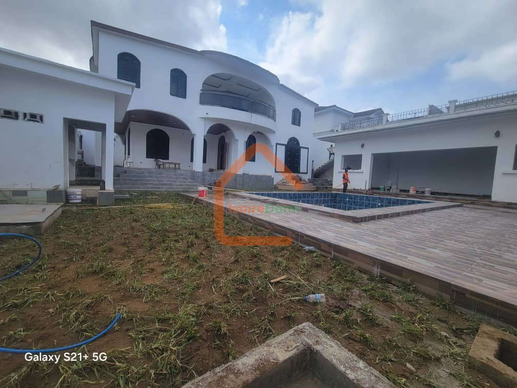 🏡 RIVIERA 4 – VILLA DUPLEX T12 DE HAUT STANDING À LOUER