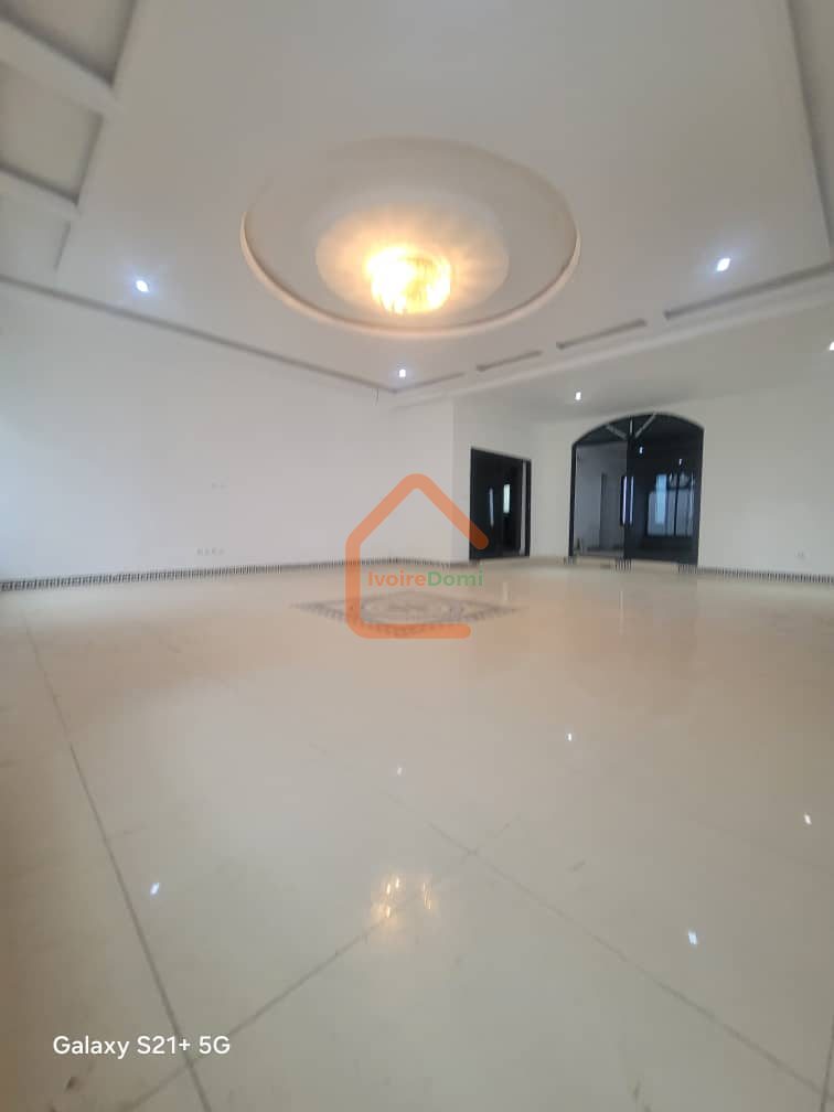 🏡 RIVIERA 4 – VILLA DUPLEX T12 DE HAUT STANDING À LOUER