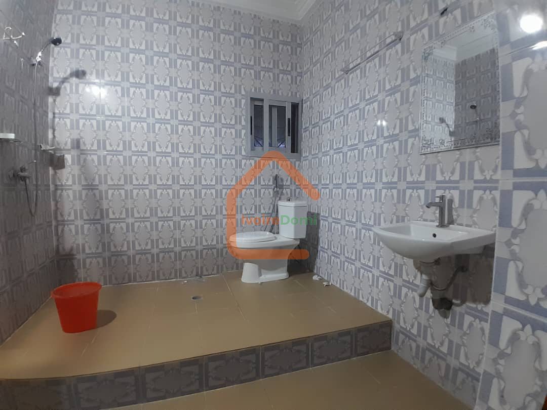 🔥 À LOUER – VILLA DUPLEX 9 PIÈCES À COCODY ANGRÉ DJOROGOBITÉ 1 (NOUVEAU CHU) 🔥