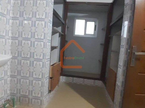 🔥 À LOUER – VILLA DUPLEX 9 PIÈCES À COCODY ANGRÉ DJOROGOBITÉ 1 (NOUVEAU CHU) 🔥
