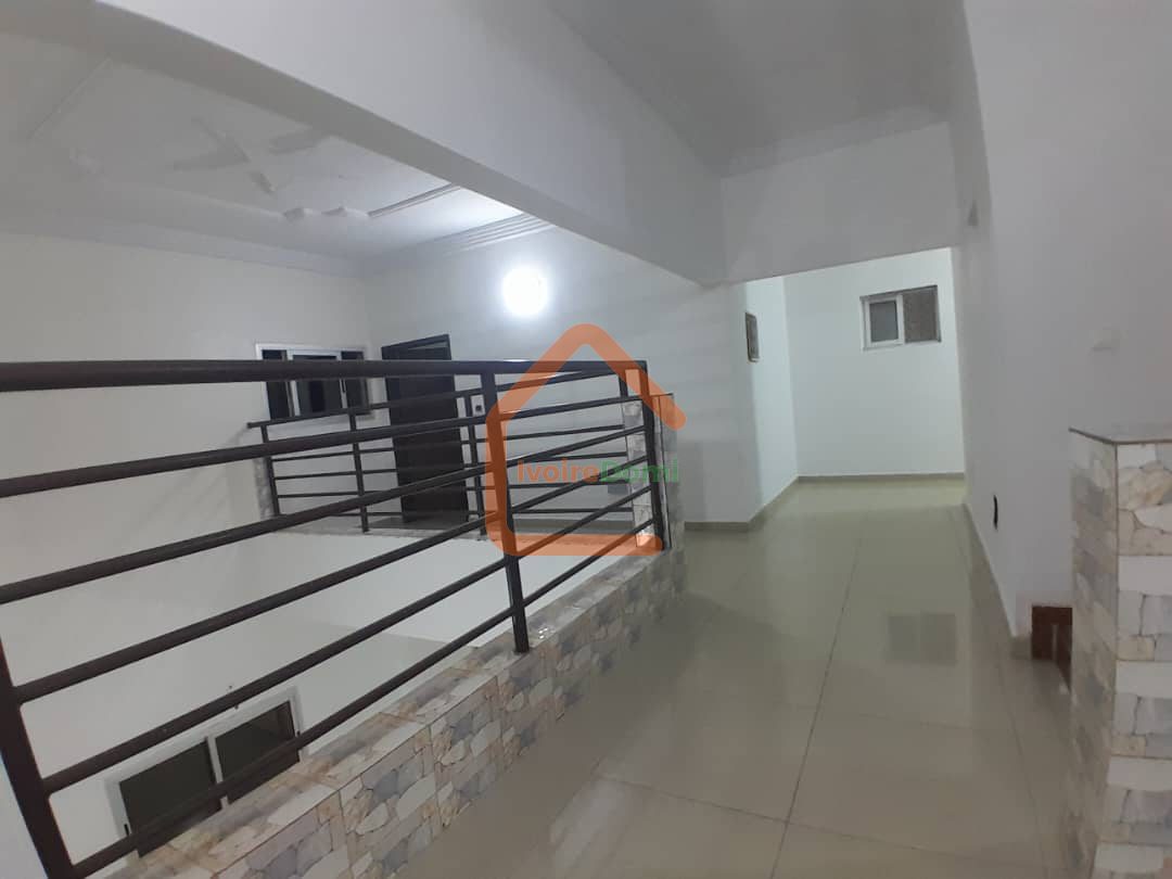 🔥 À LOUER – VILLA DUPLEX 9 PIÈCES À COCODY ANGRÉ DJOROGOBITÉ 1 (NOUVEAU CHU) 🔥