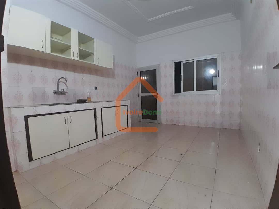 🔥 À LOUER – VILLA DUPLEX 9 PIÈCES À COCODY ANGRÉ DJOROGOBITÉ 1 (NOUVEAU CHU) 🔥