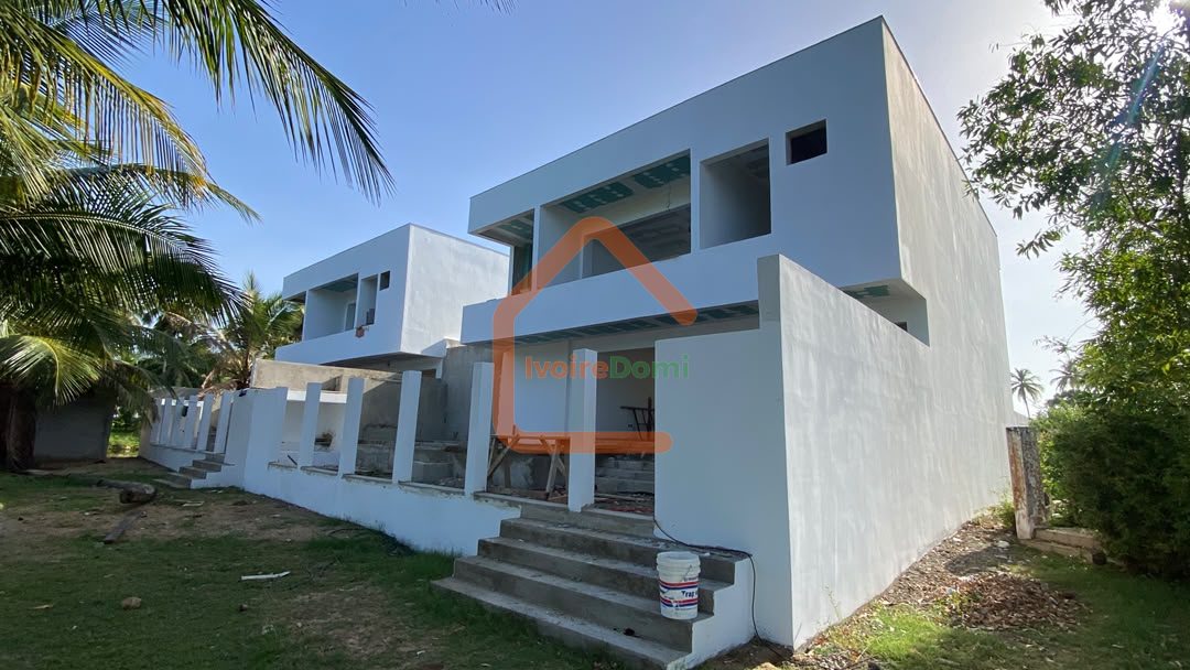 Villa duplex de 4 chambres à vendre à Assouindé Assinie
