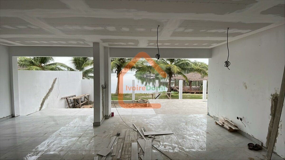 Villa duplex de 4 chambres à vendre à Assouindé Assinie