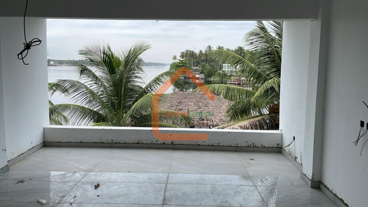 Villa duplex de 4 chambres à vendre à Assouindé Assinie