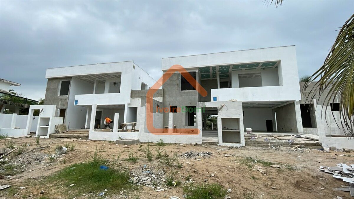 Villa duplex de 4 chambres à vendre à Assouindé Assinie