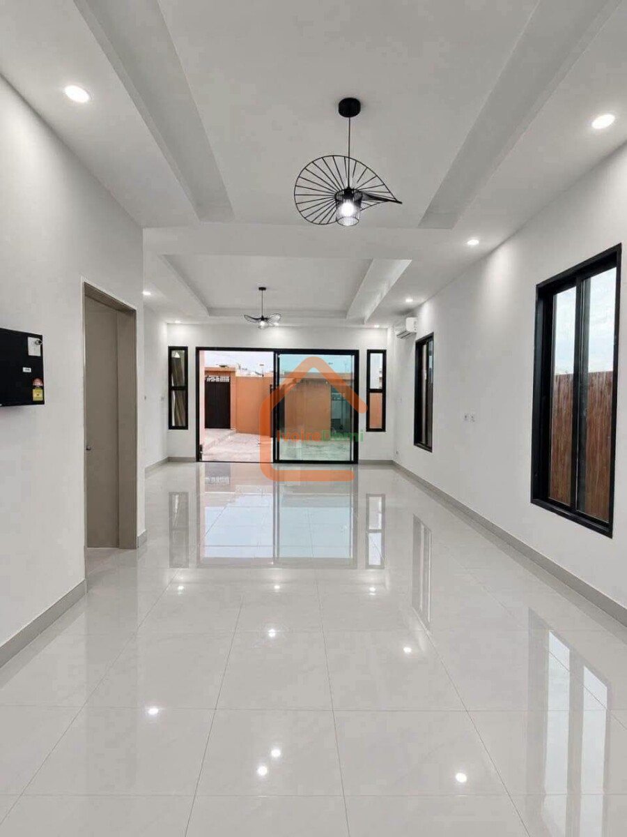 UNE VILLA F6 SUR 345M2 A BINGERVILLE ANAN RESIDENTIELLE AVEC VUE LAGUNAIRE