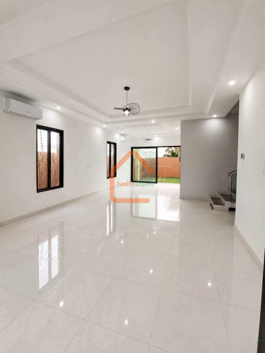 UNE VILLA F6 SUR 345M2 A BINGERVILLE ANAN RESIDENTIELLE AVEC VUE LAGUNAIRE