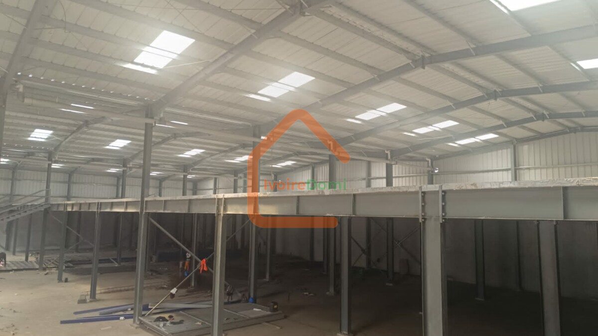 Entrepôts 3300m² en mezzanine marcory remblai