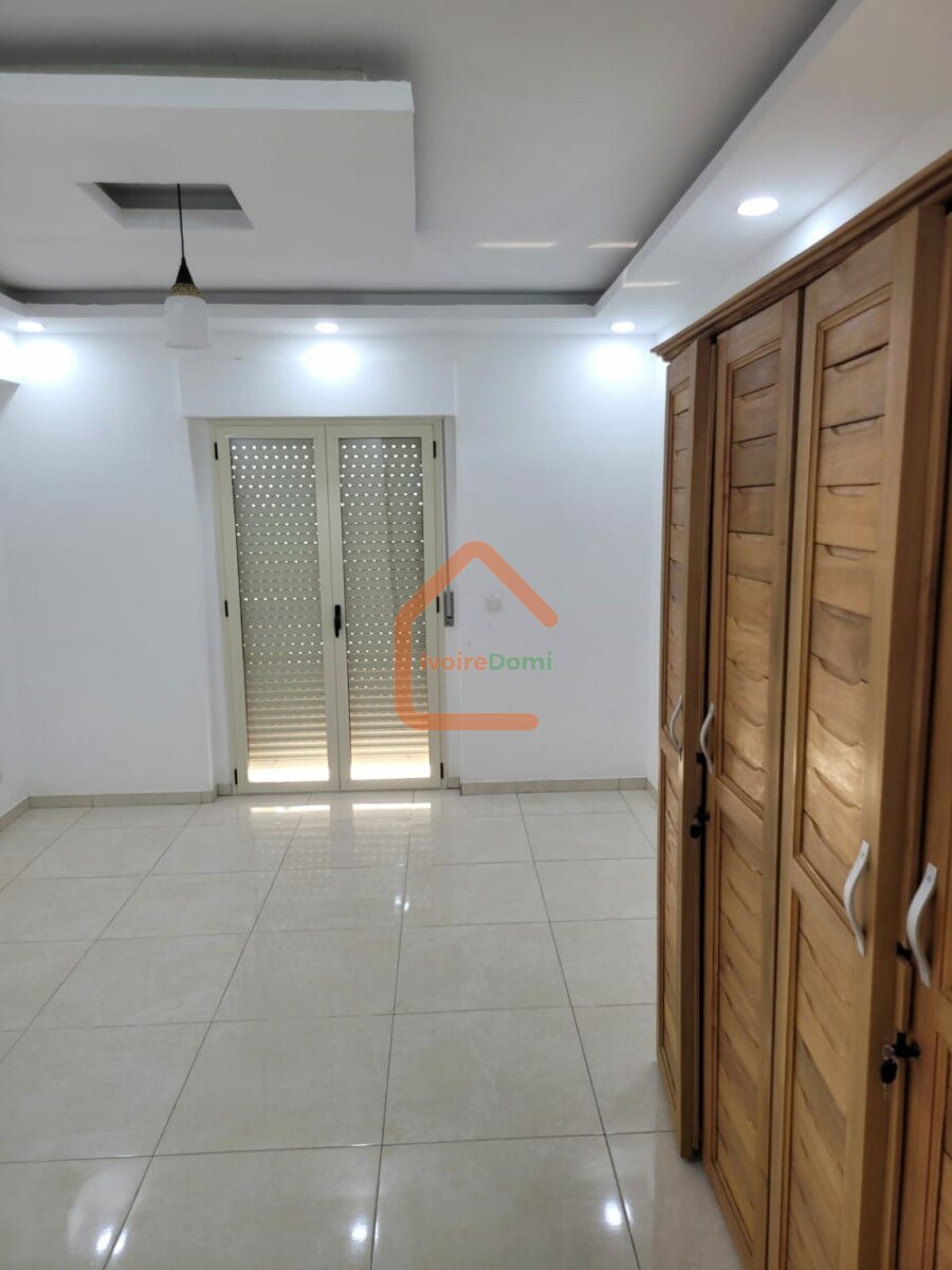 Appartement 4 pièces en vente bassam cité Italia 2