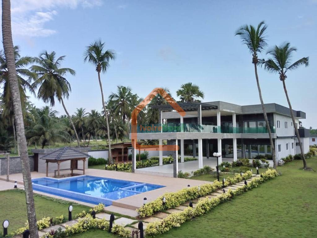 : VILLA DUPLEX D’EXCEPTION A TREICHVILLE / CITE DES CADRES NON LOIN DE CFAO