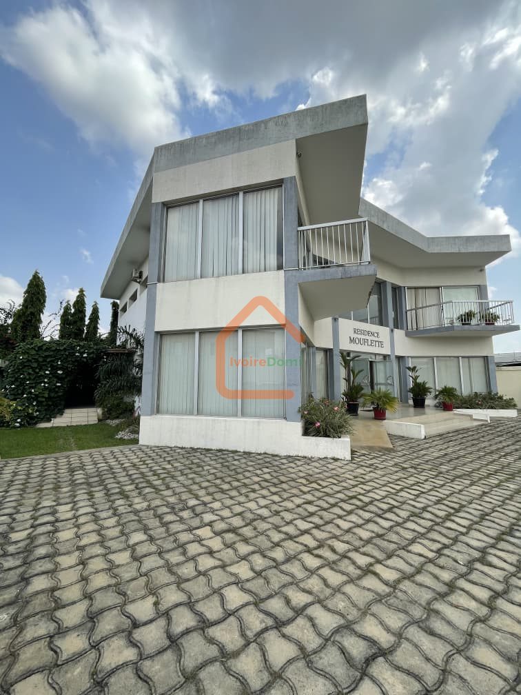 Bureau R+1 rivière Beverlyhills