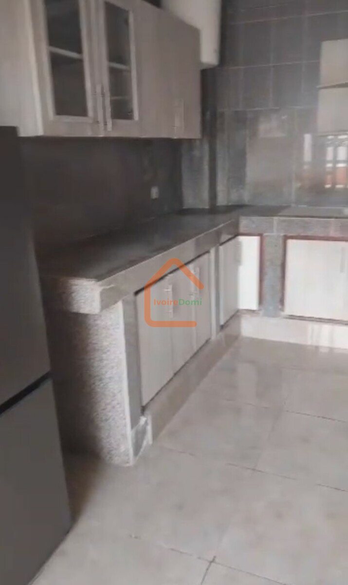 Appartement 3 pièces marcory zone 4