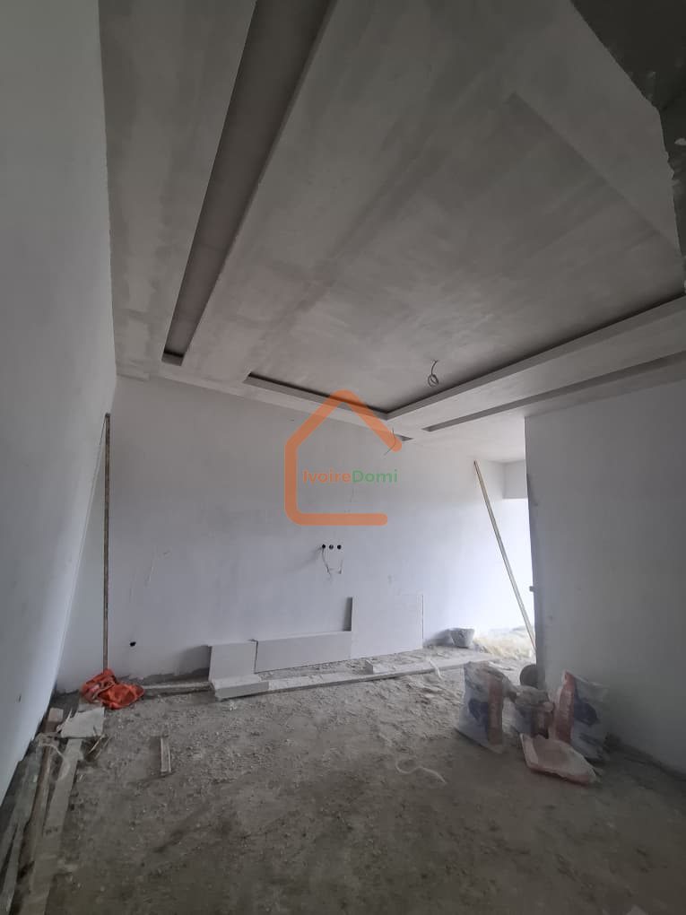 Villa duplex de 9 pièces à vendre à angré djorogobité 1