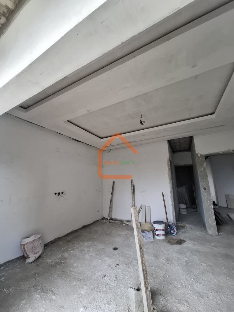 Villa duplex de 9 pièces à vendre à angré djorogobité 1