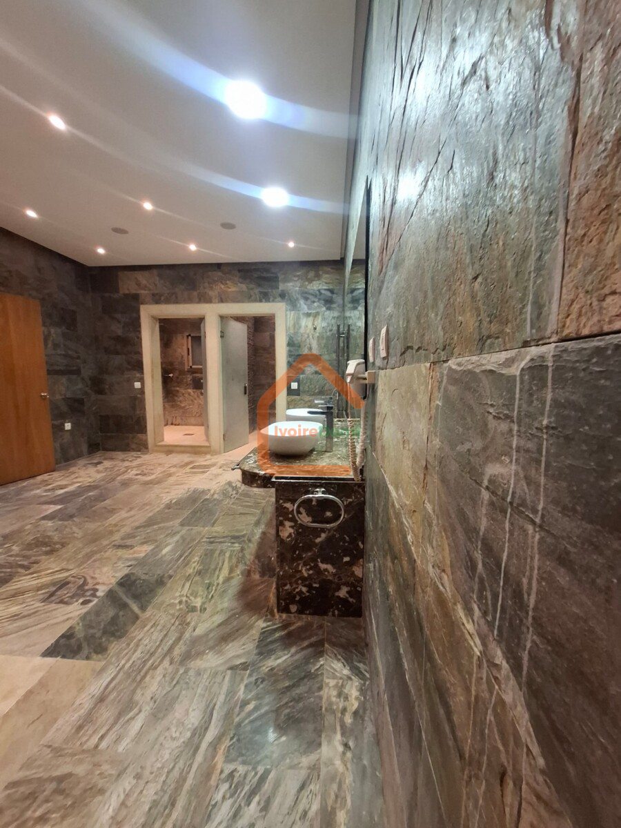 Villa duplex de 12 pièces à louer à la Riviera cité allabta