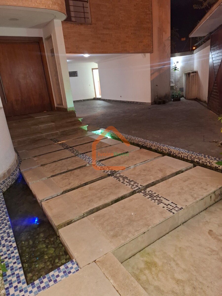 Villa duplex de 12 pièces à louer à la Riviera cité allabta