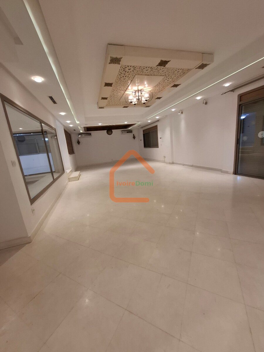 Villa duplex de 12 pièces à louer à la Riviera cité allabta