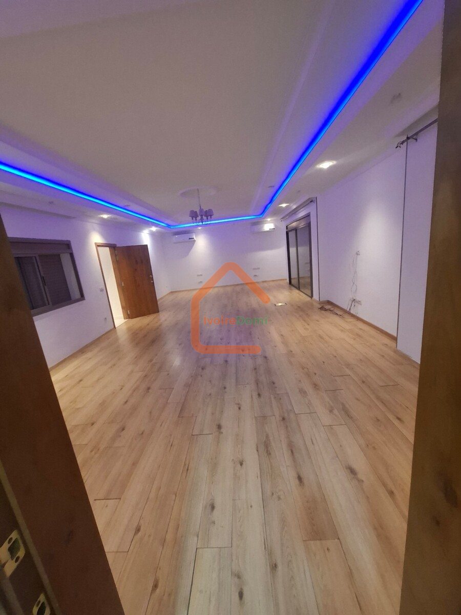 Villa duplex de 12 pièces à louer à la Riviera cité allabta