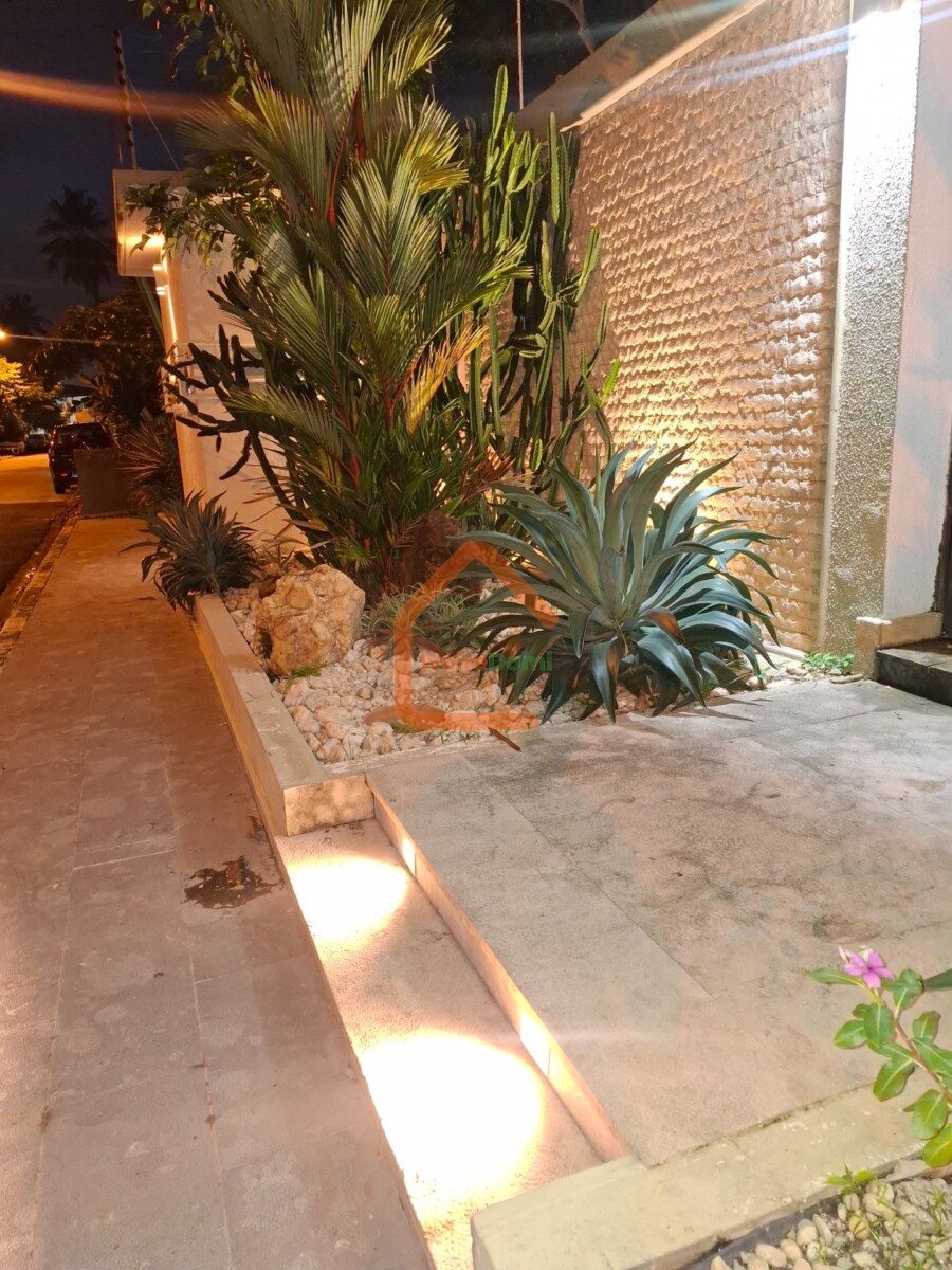 Villa duplex de 12 pièces à louer à la Riviera cité allabta