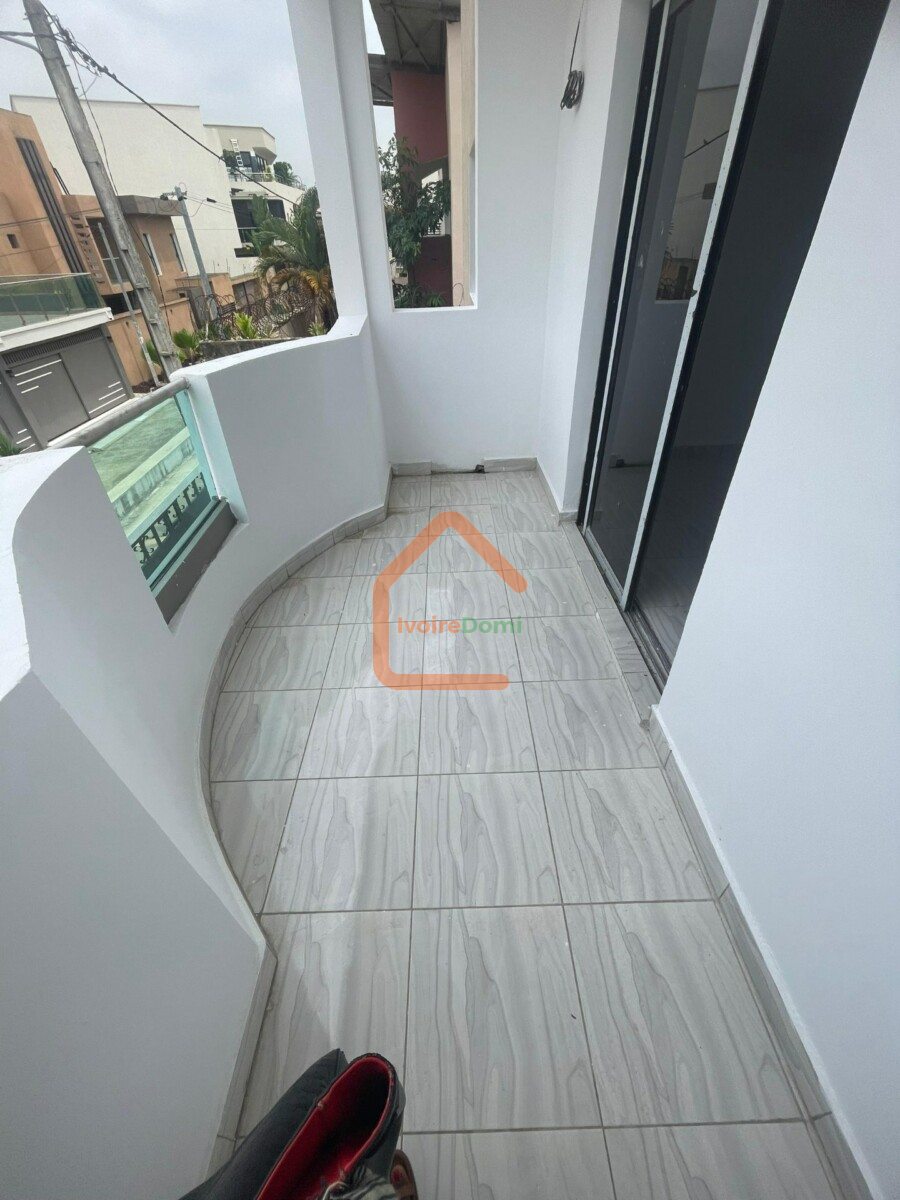 Villa duplex a louer acocody riviera palmeraie rond point st viateur