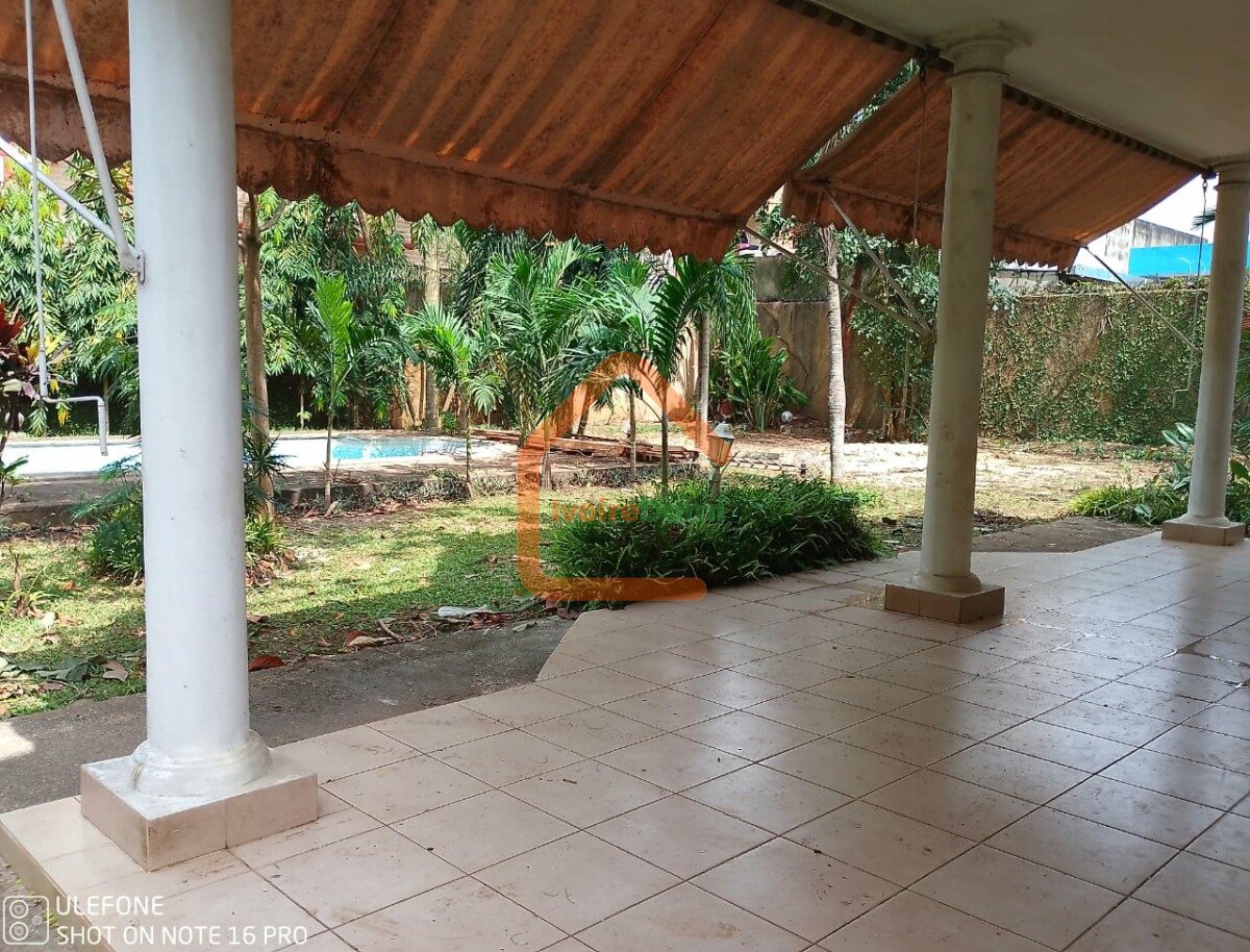 DUPLEX 10 PIECES AVEC PISCINE À LA 7E TRANCHE